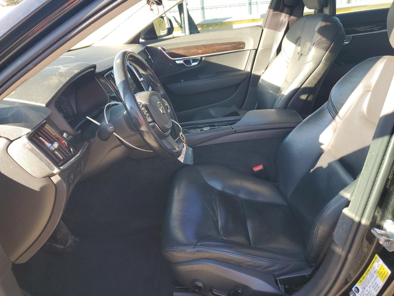 VOLVO S90 T6 MOMENTUM