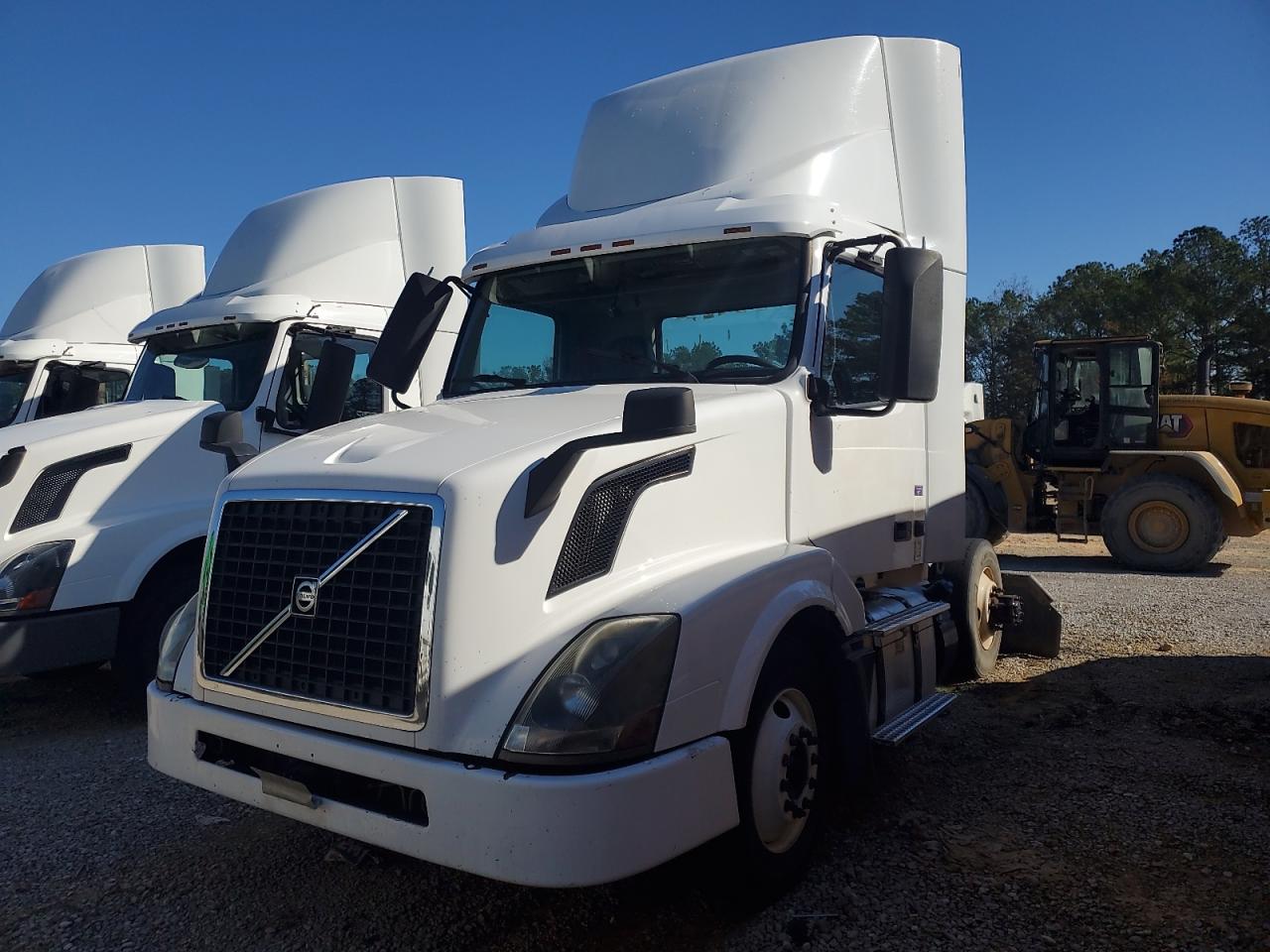 Lot #3297130511 2015 VOLVO VN VNL