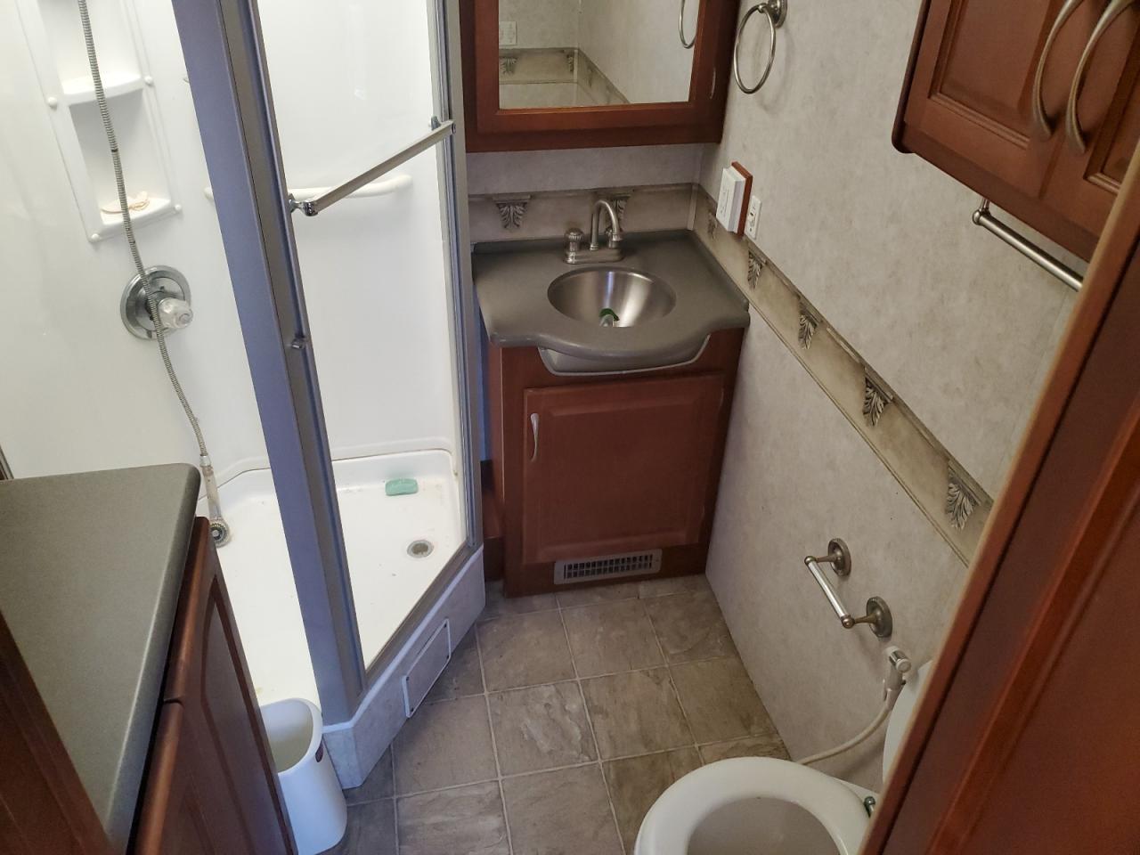 Lot #3290239266 2004 WORKHORSE CUSTOM CHASSIS MOTORHOME