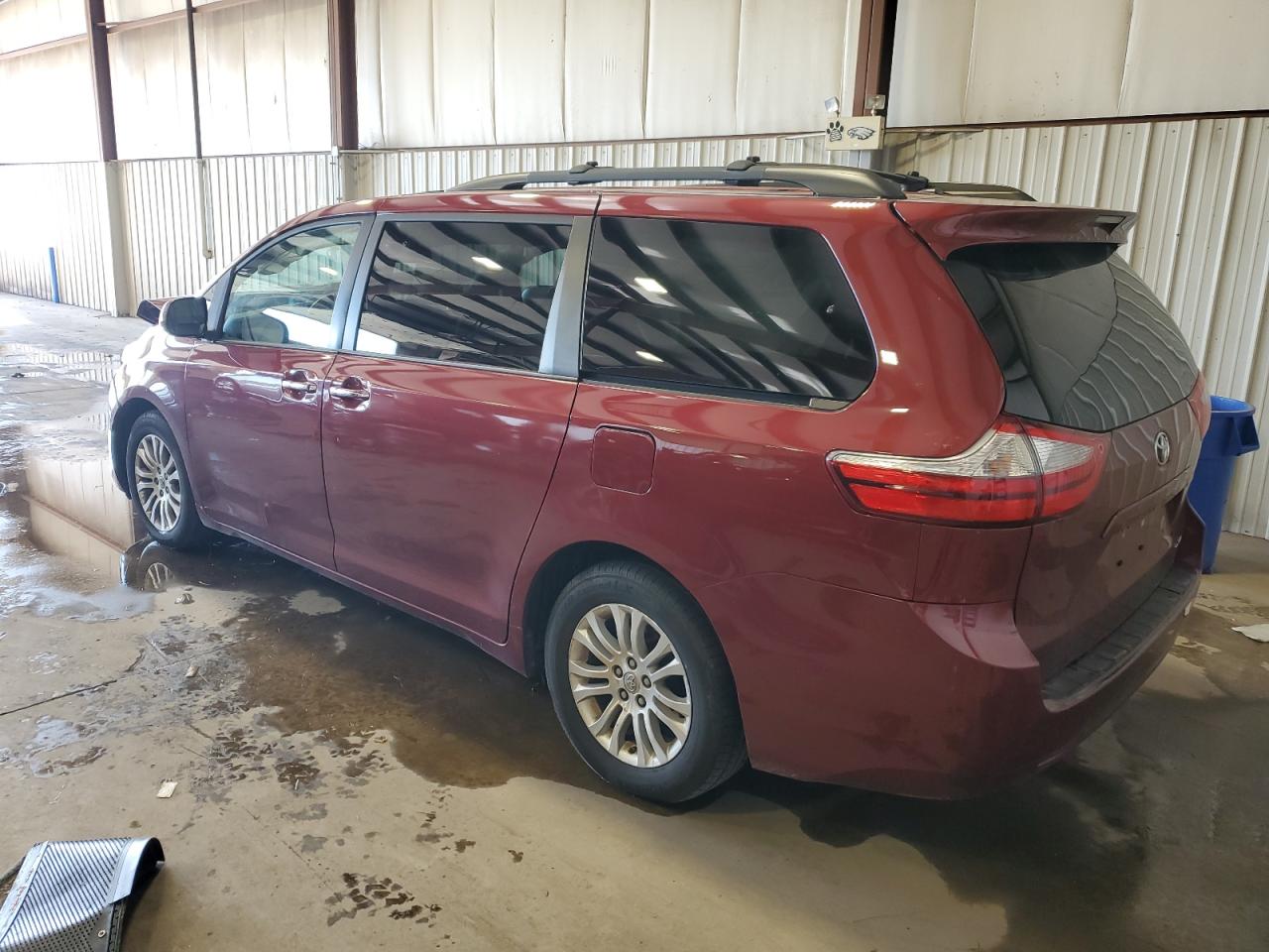 TOYOTA SIENNA XLE