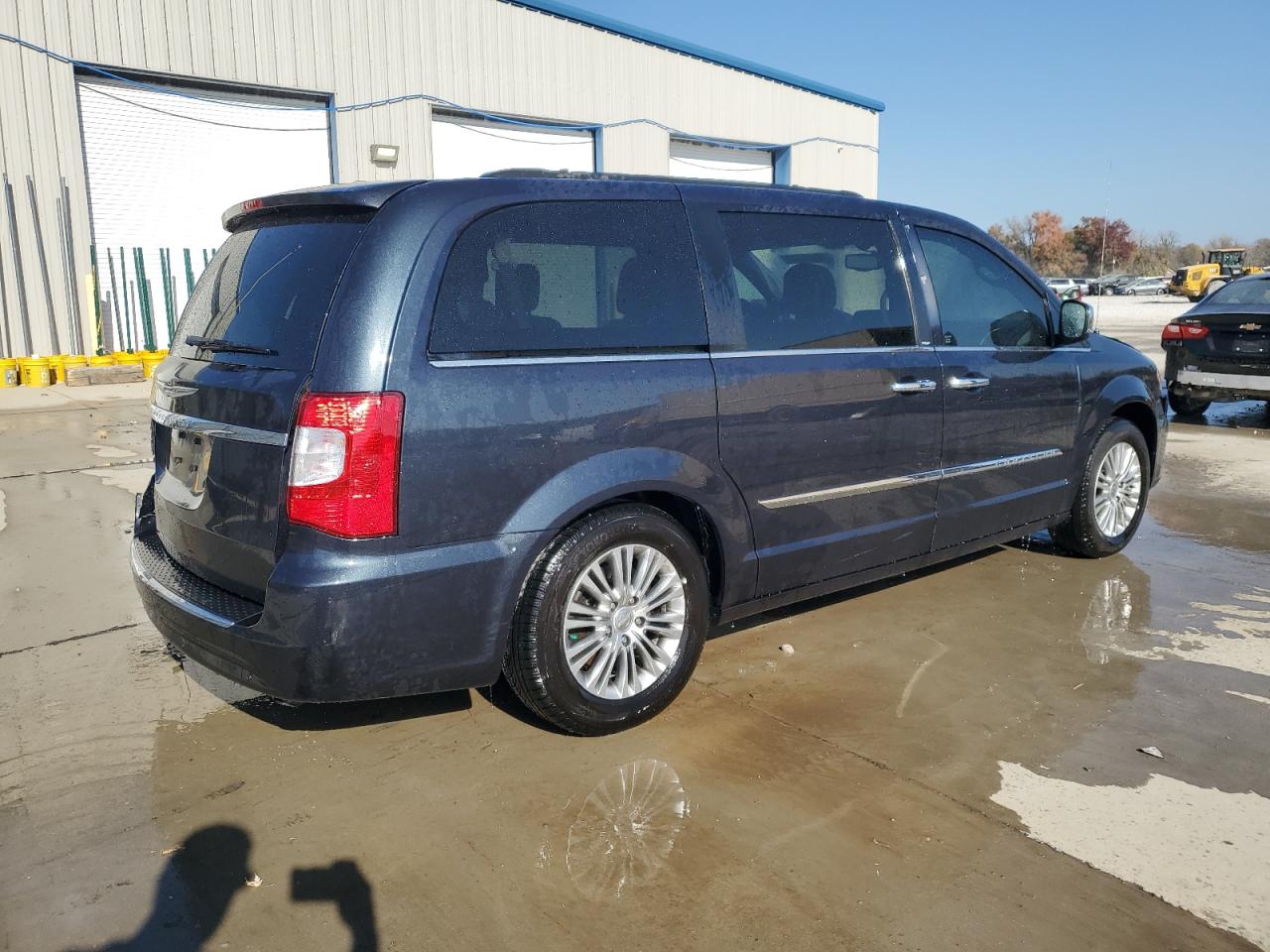 CHRYSLER TOWN & COUNTRY TOURING L