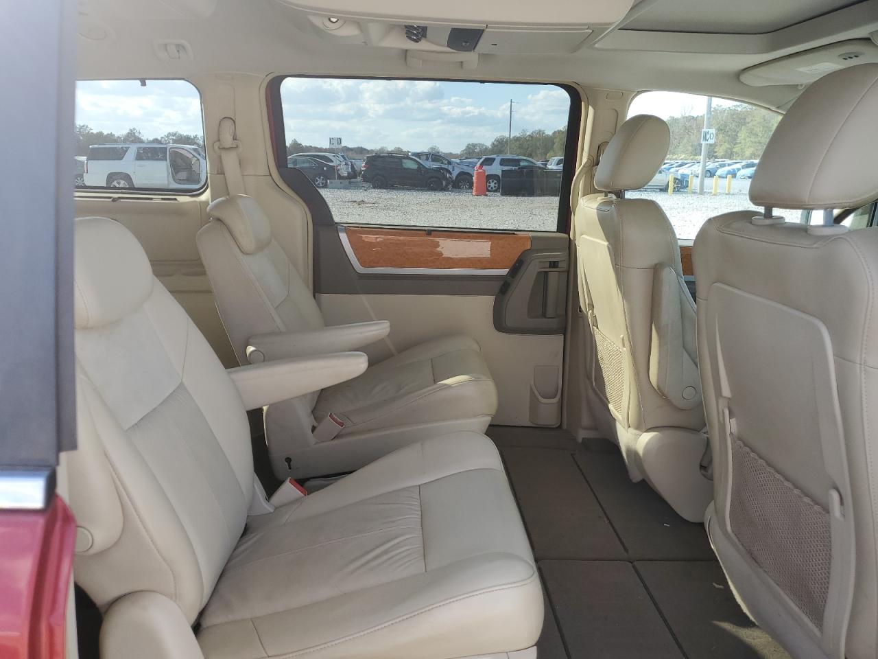 CHRYSLER TOWN & COUNTRY LIMITED