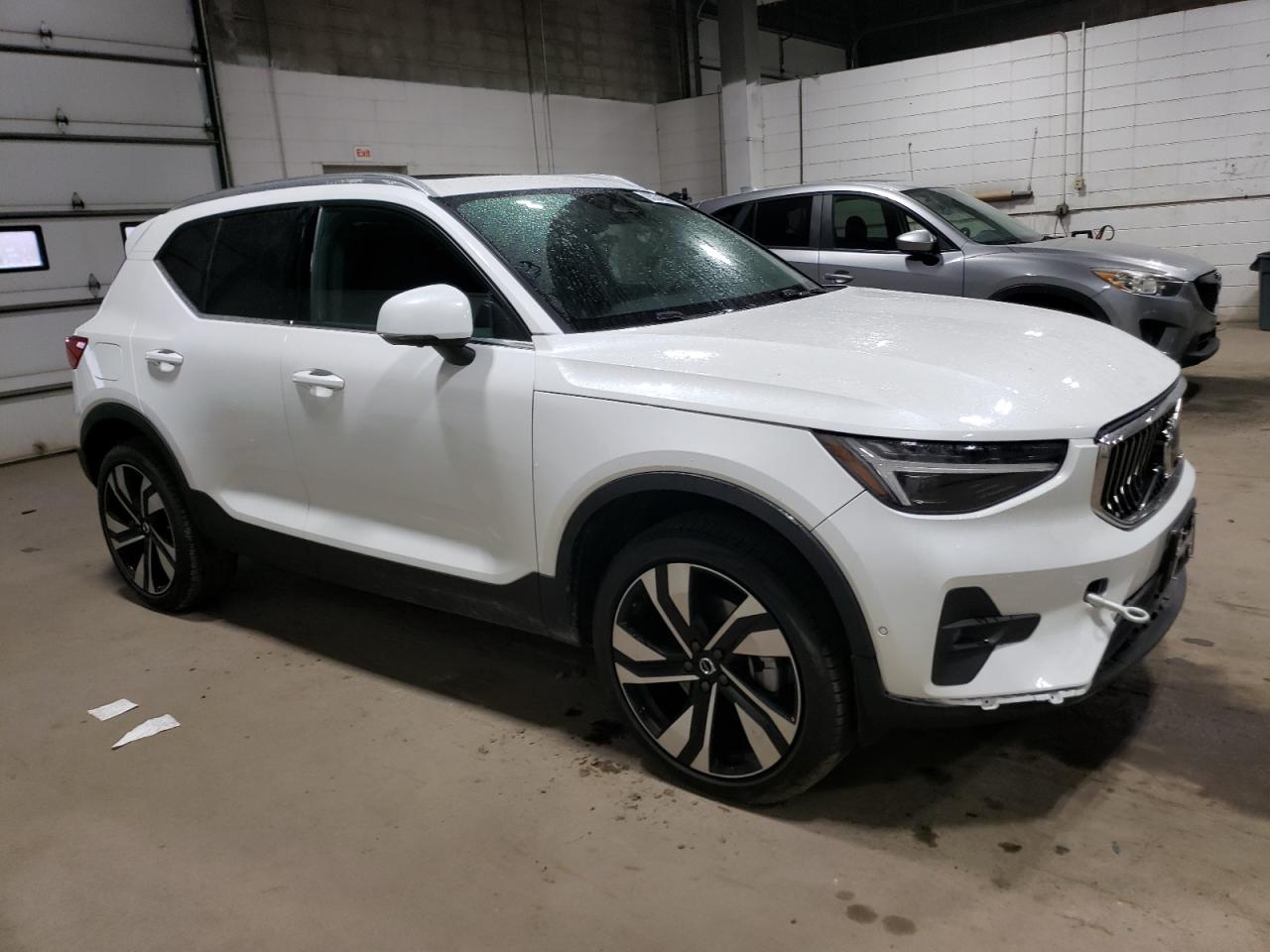 VOLVO XC40 PLUS