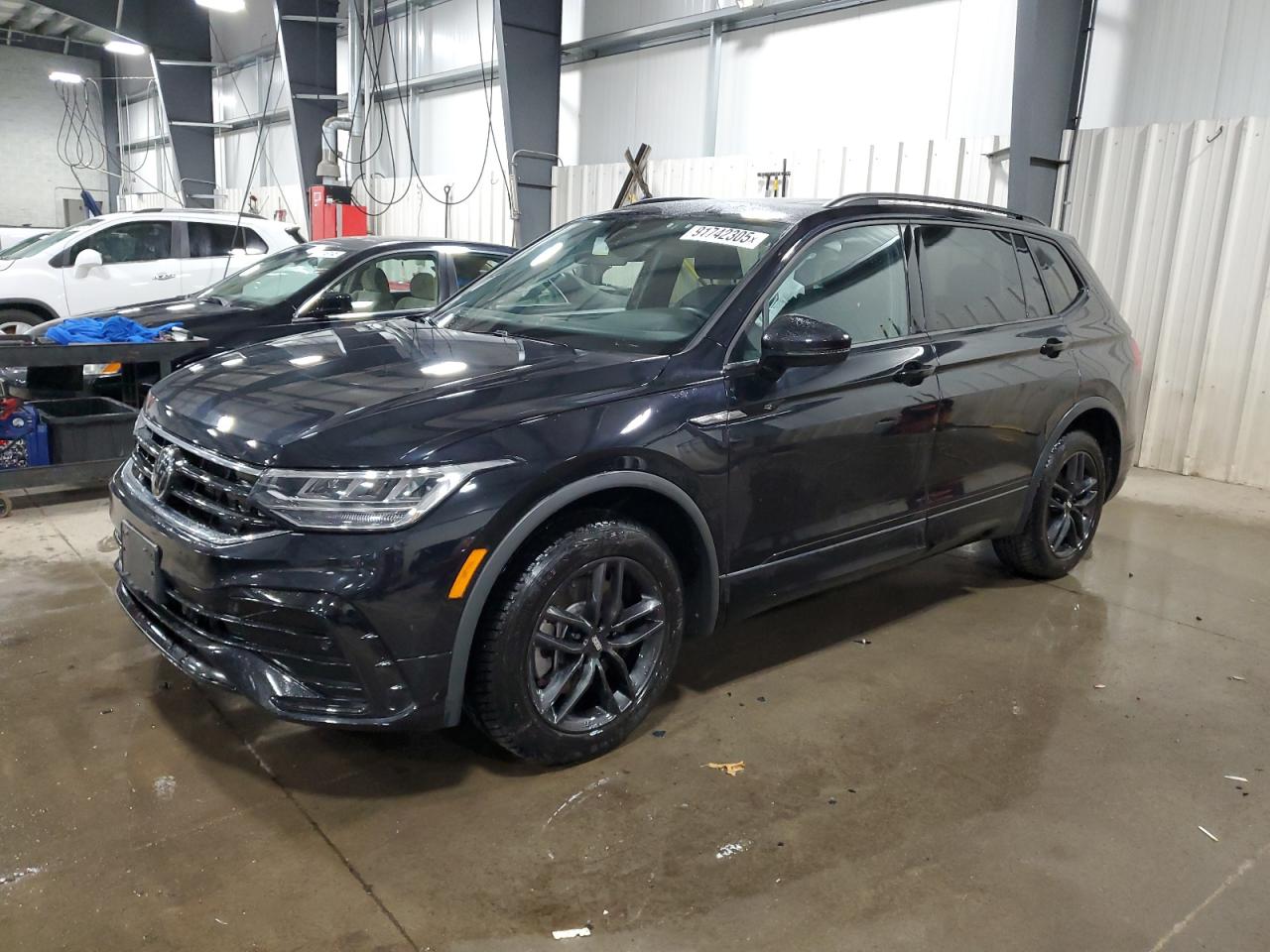 VOLKSWAGEN TIGUAN SE R-LINE BLACK