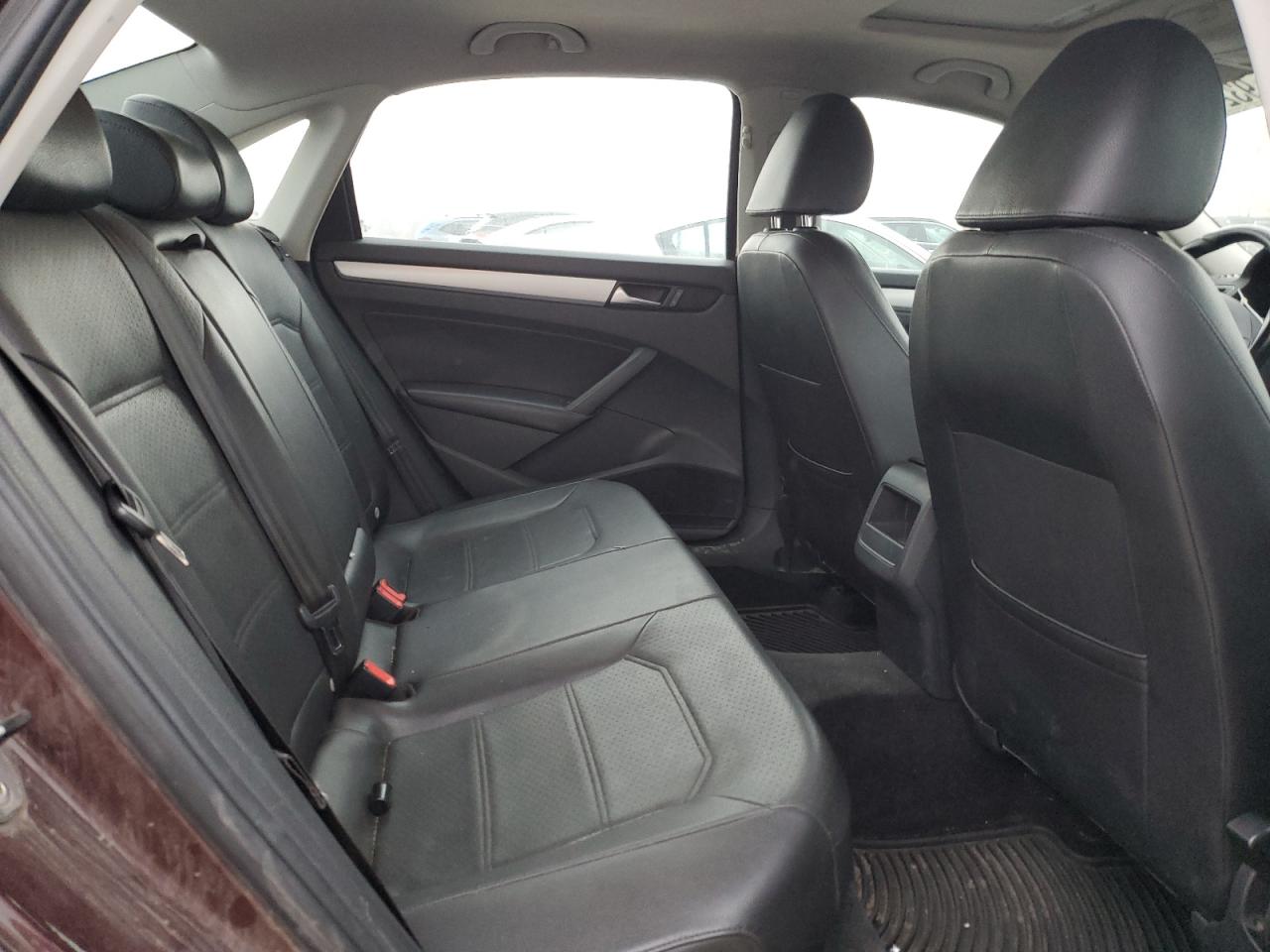 VOLKSWAGEN PASSAT SE