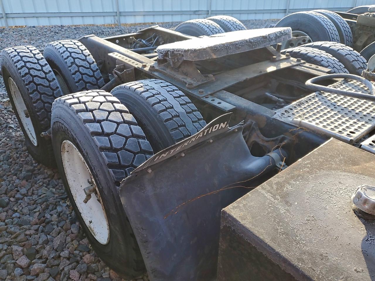 Lot #3294430511 2001 INTERNATIONAL 9200I