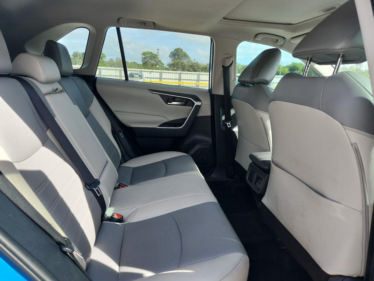 TOYOTA RAV4 XLE PREMIUM