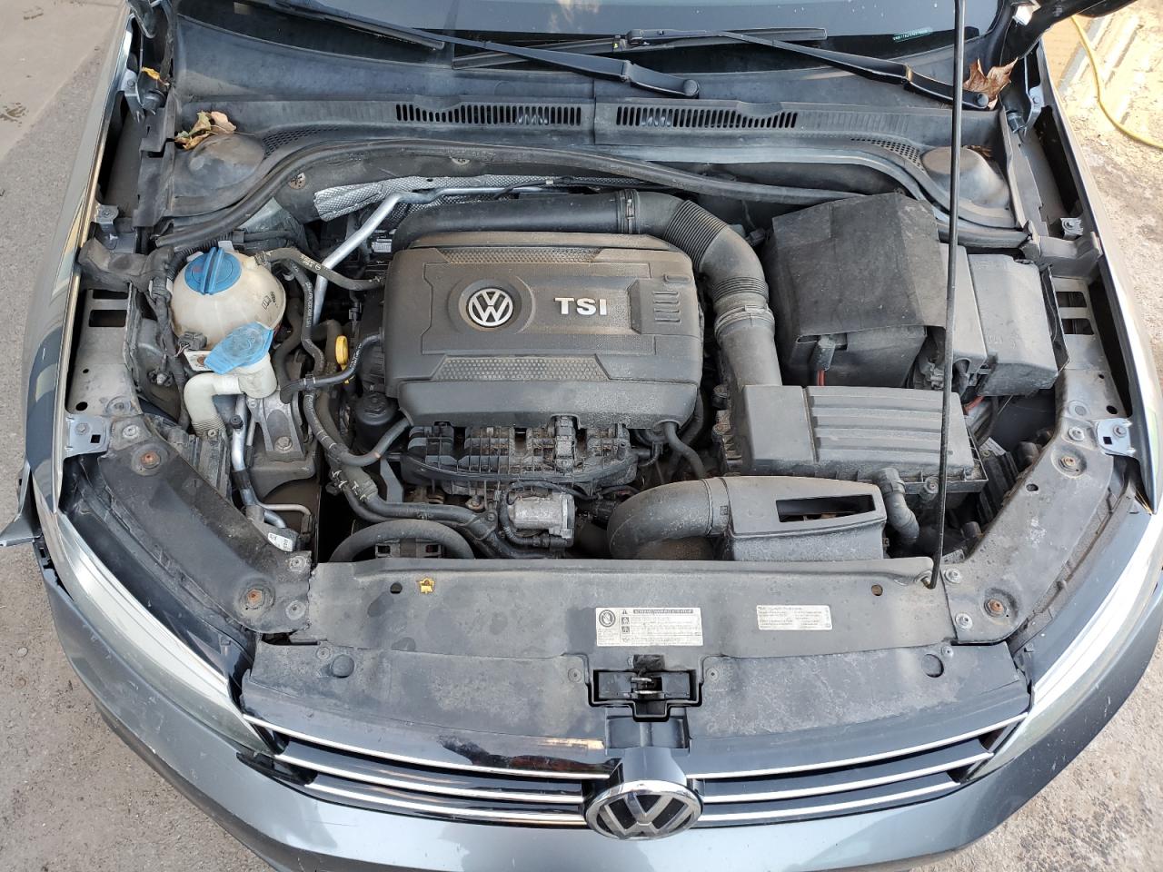 VOLKSWAGEN JETTA SE