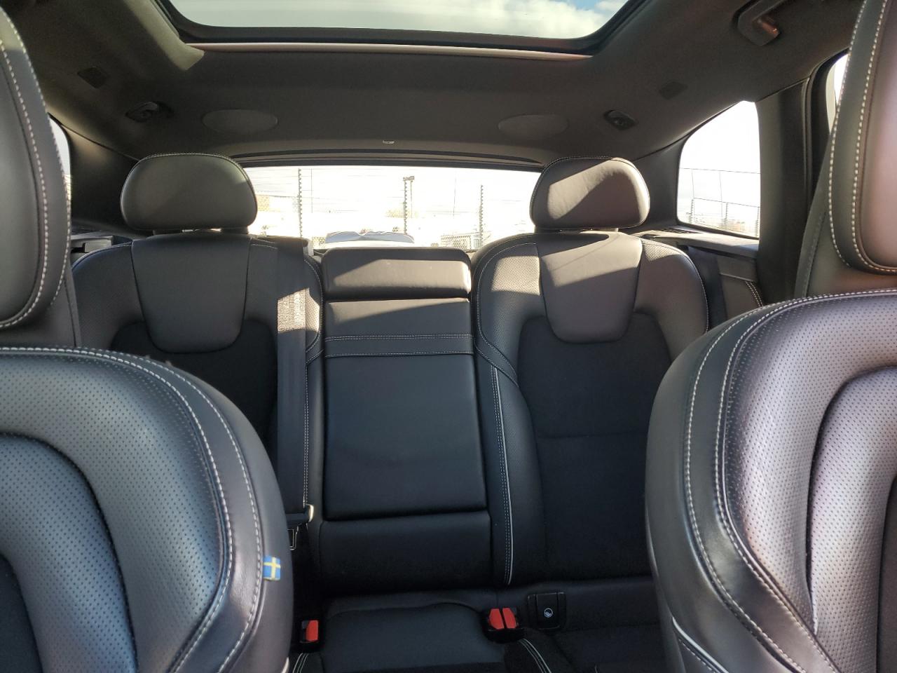 VOLVO XC60 T8 R-DESIGN