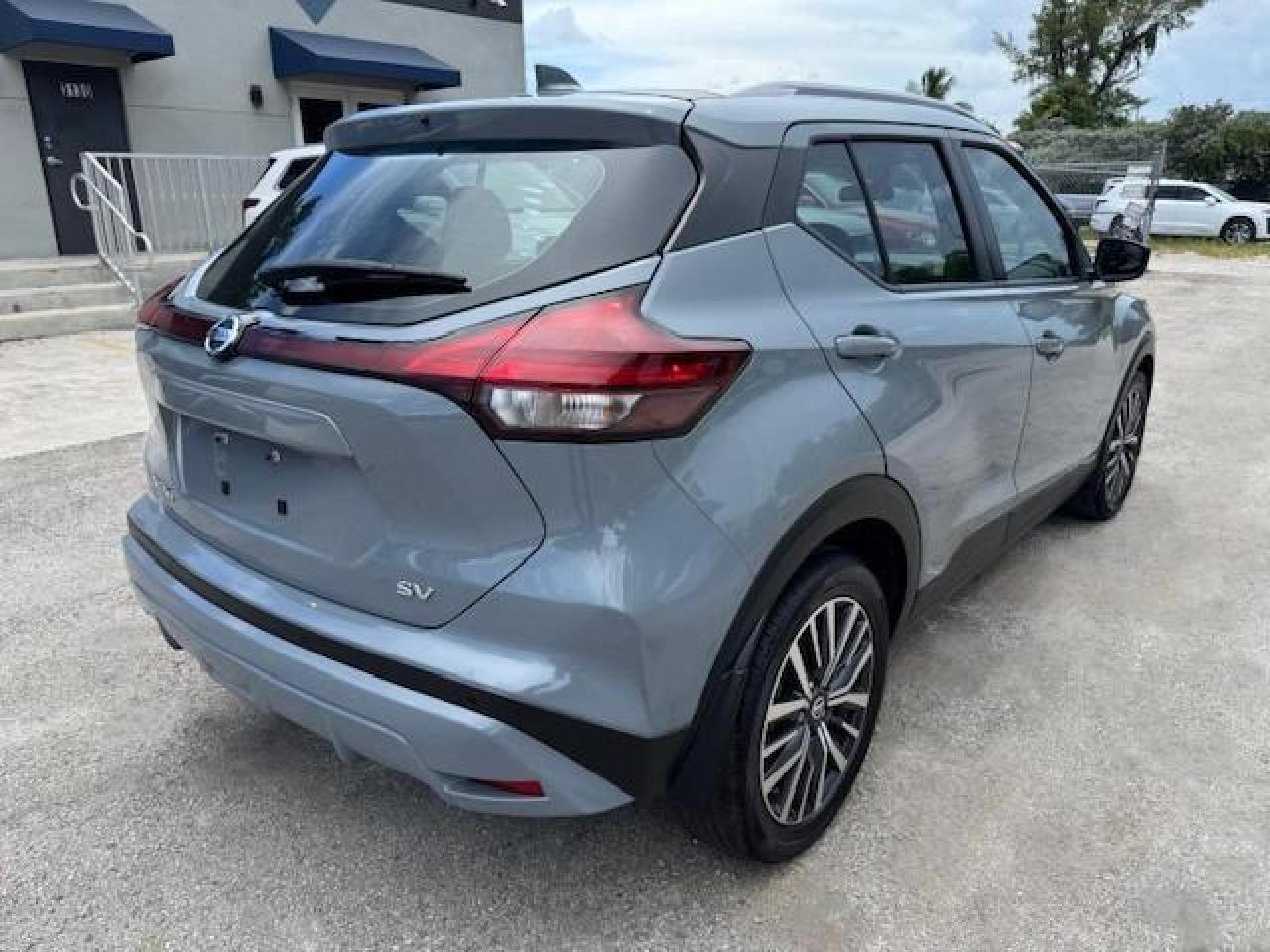 NISSAN KICKS SV