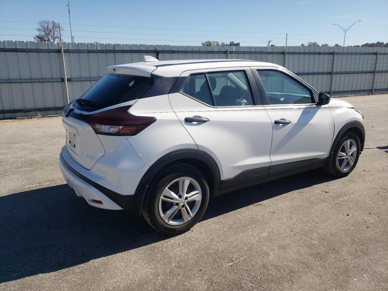 NISSAN KICKS S