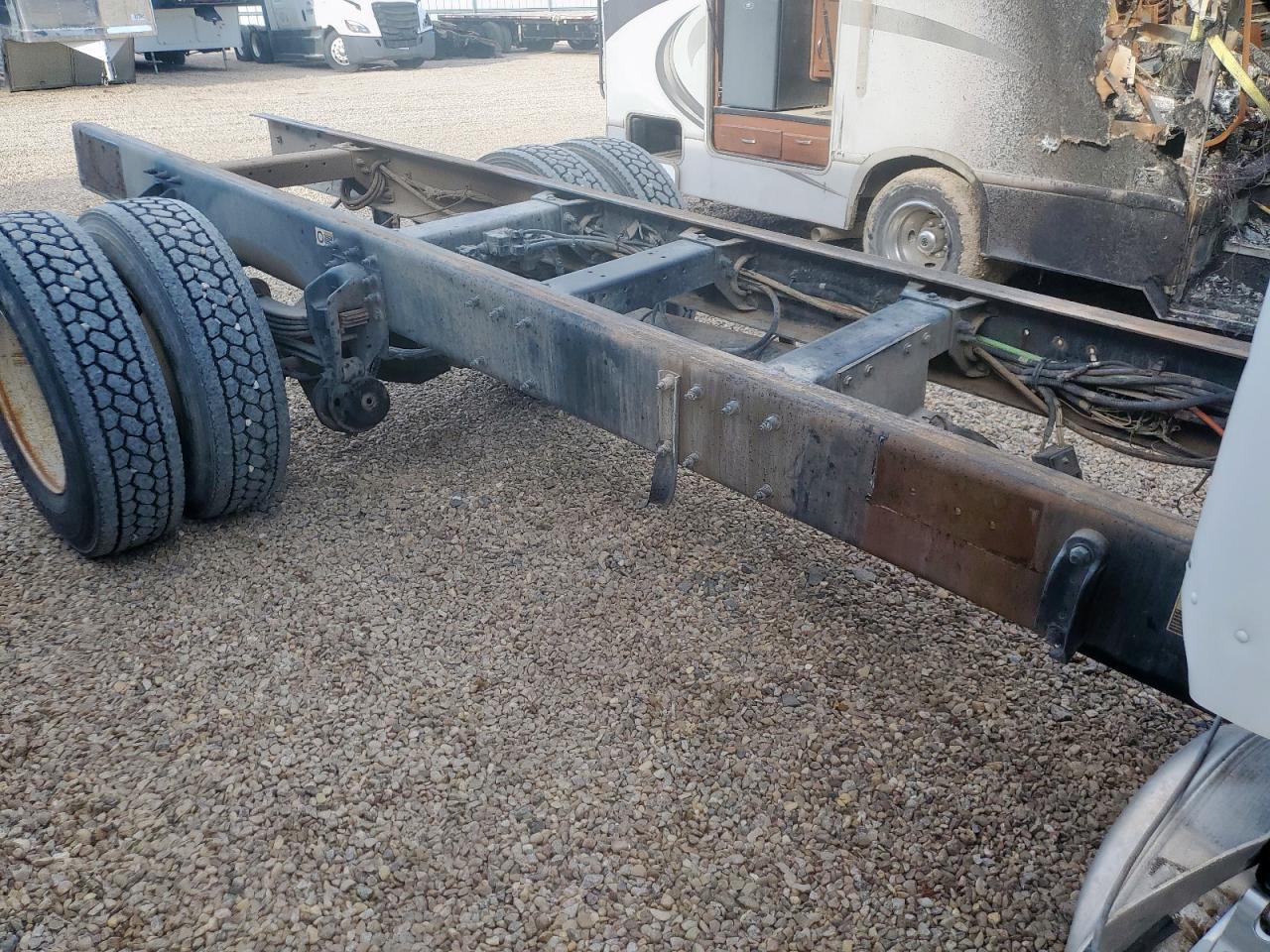 Lot #3318094399 2009 PETERBILT TRACTOR 335