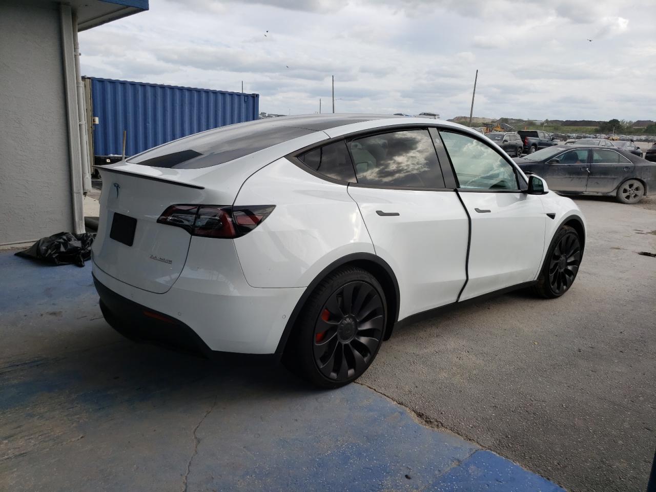 TESLA MODEL Y