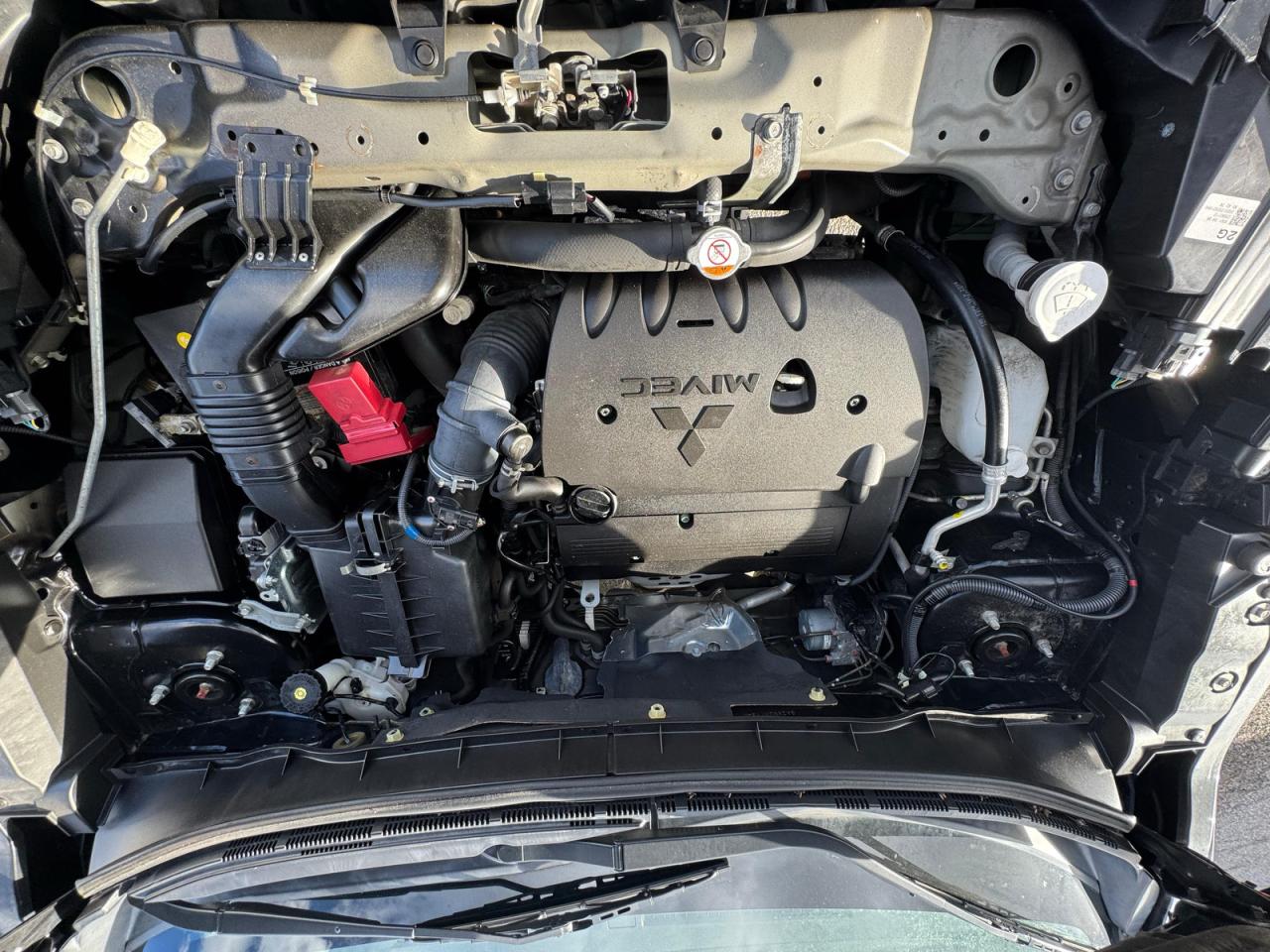 MITSUBISHI OUTLANDER SE