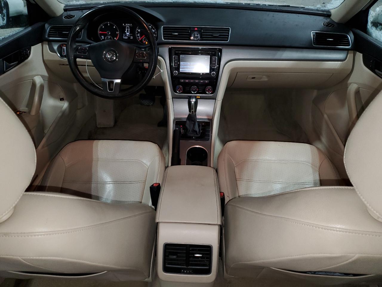 VOLKSWAGEN PASSAT SE