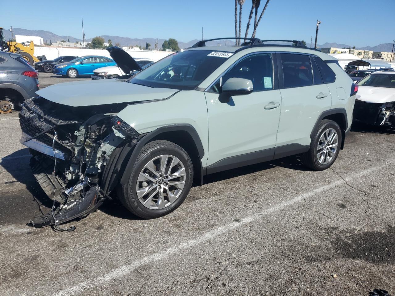 TOYOTA RAV4 XLE PREMIUM