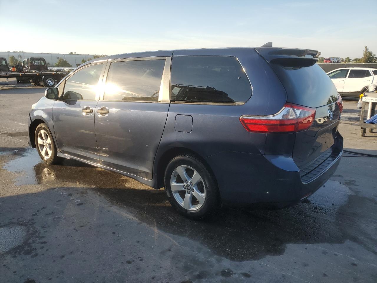 TOYOTA SIENNA L