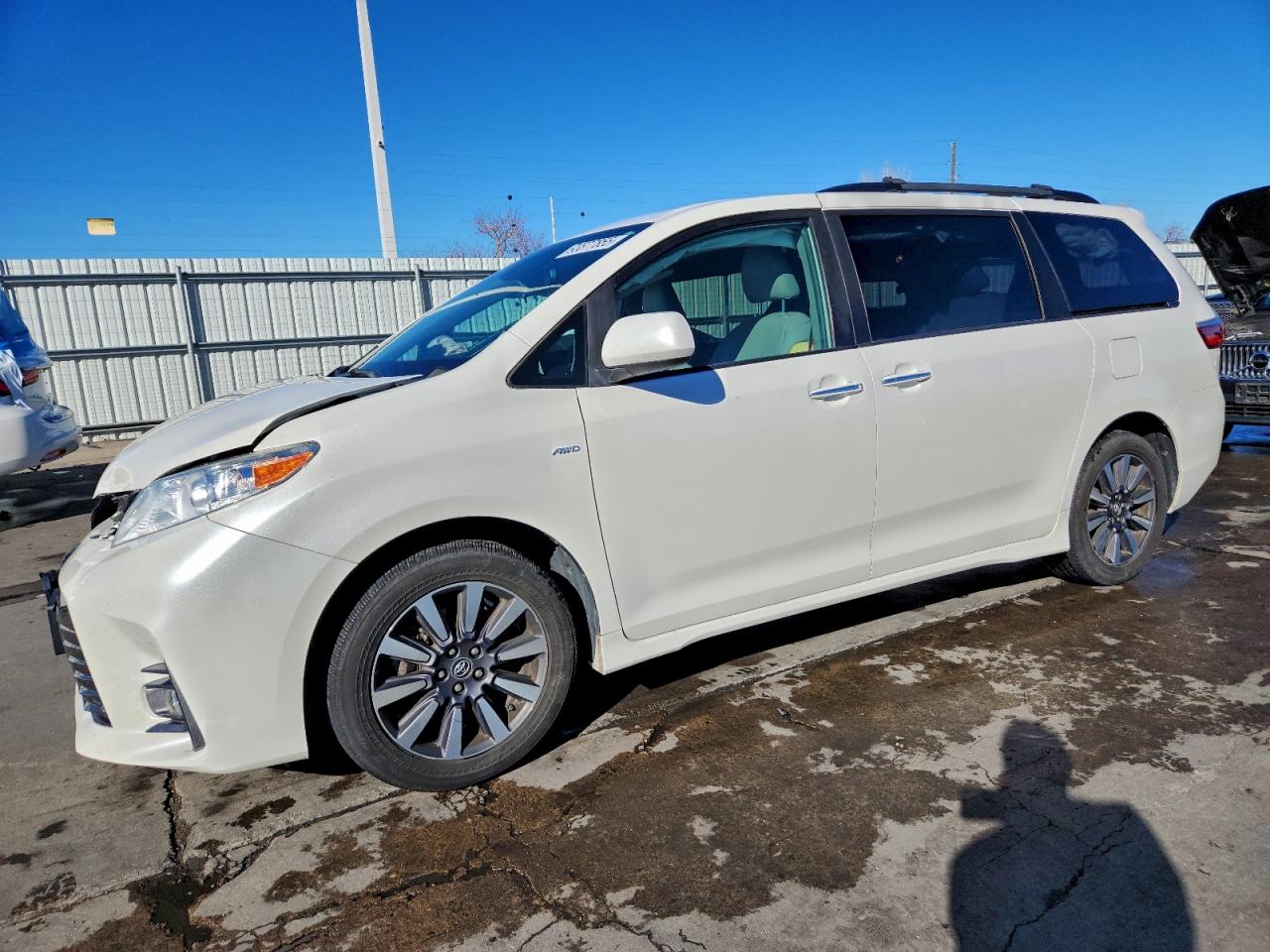 TOYOTA SIENNA XLE