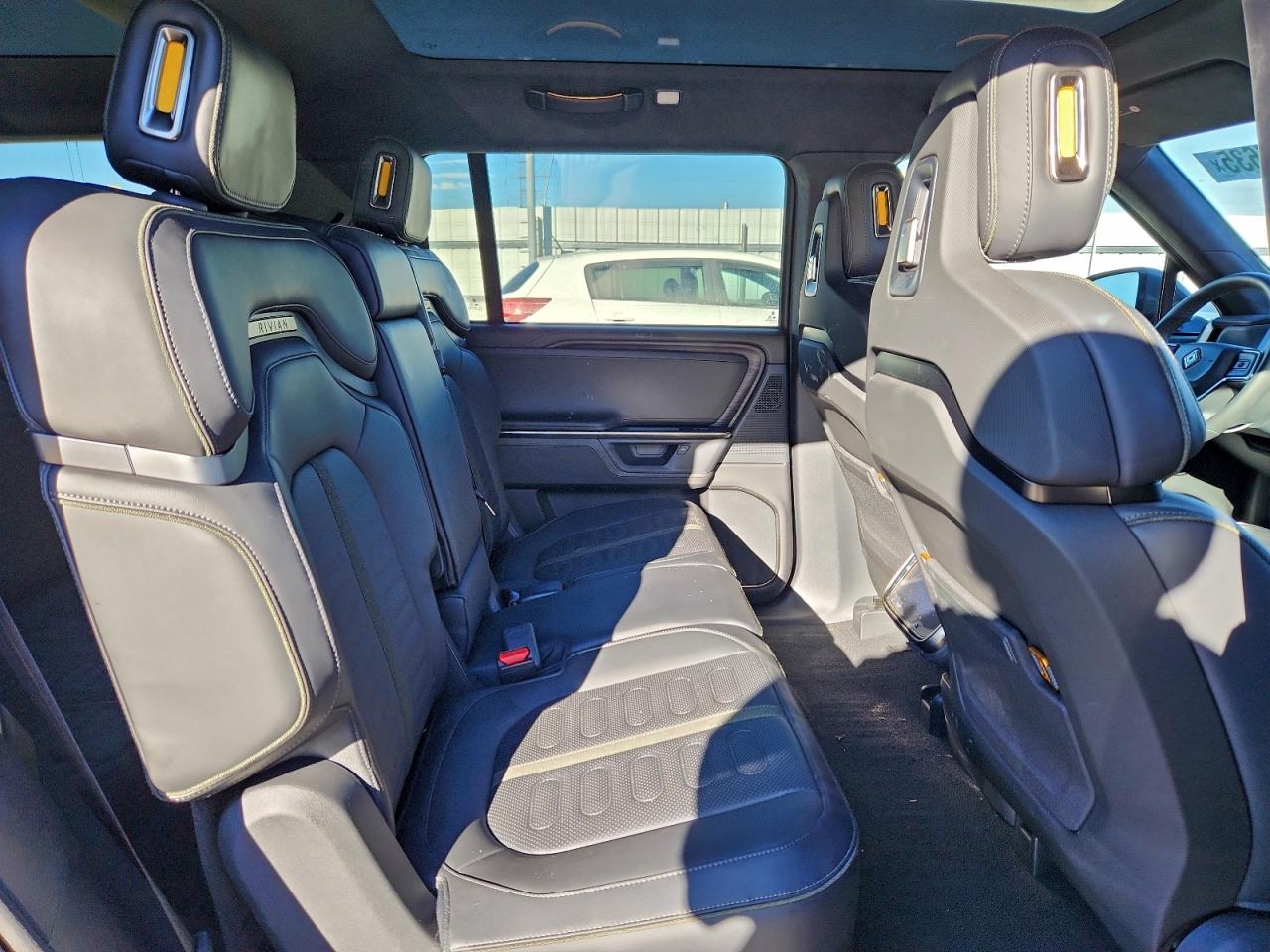 RIVIAN R1S ADVENTURE