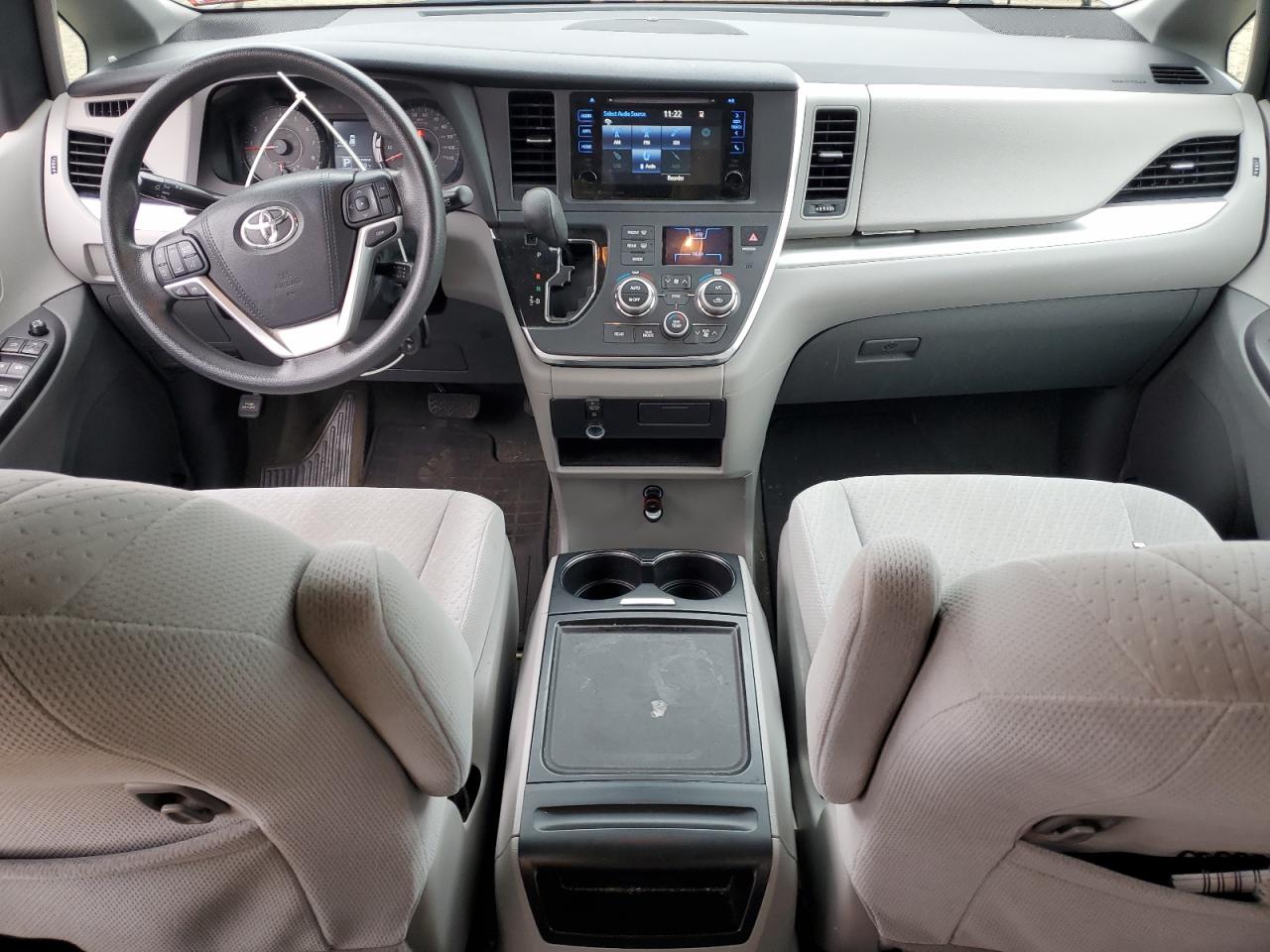 Lot #3287523020 2016 TOYOTA SIENNA LE