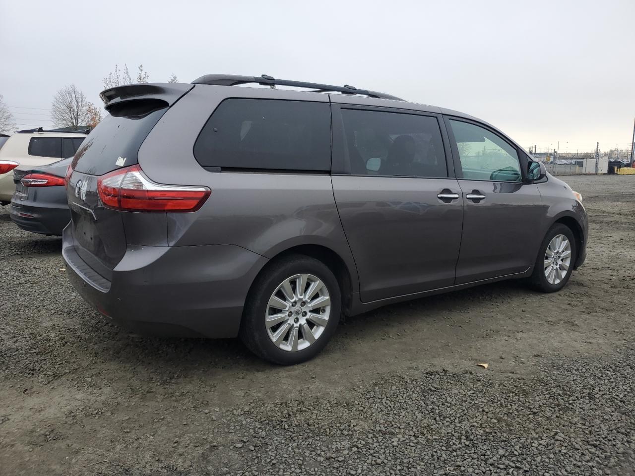 TOYOTA SIENNA XLE