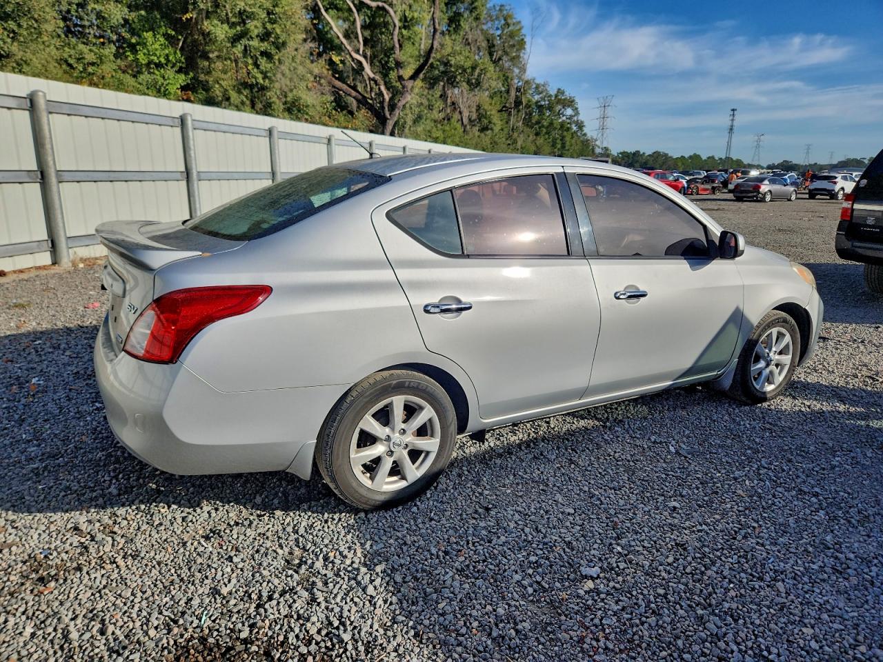 NISSAN VERSA S