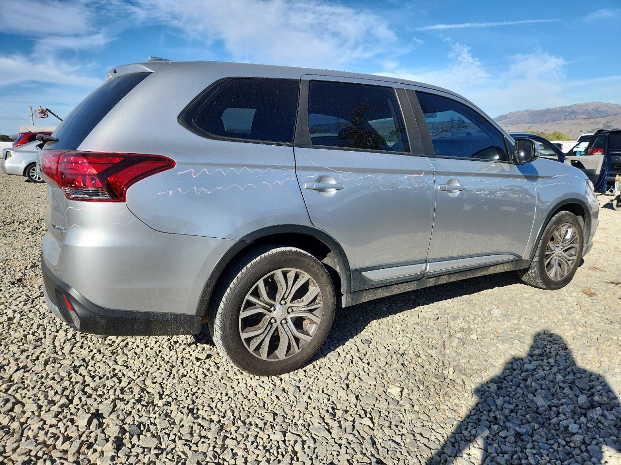 MITSUBISHI OUTLANDER SE