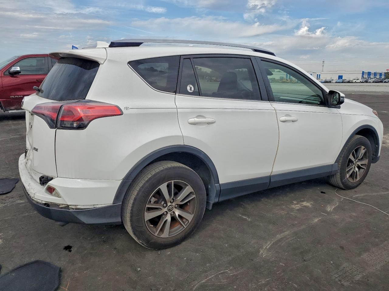 Lot #3301835381 2017 TOYOTA RAV4 XLE