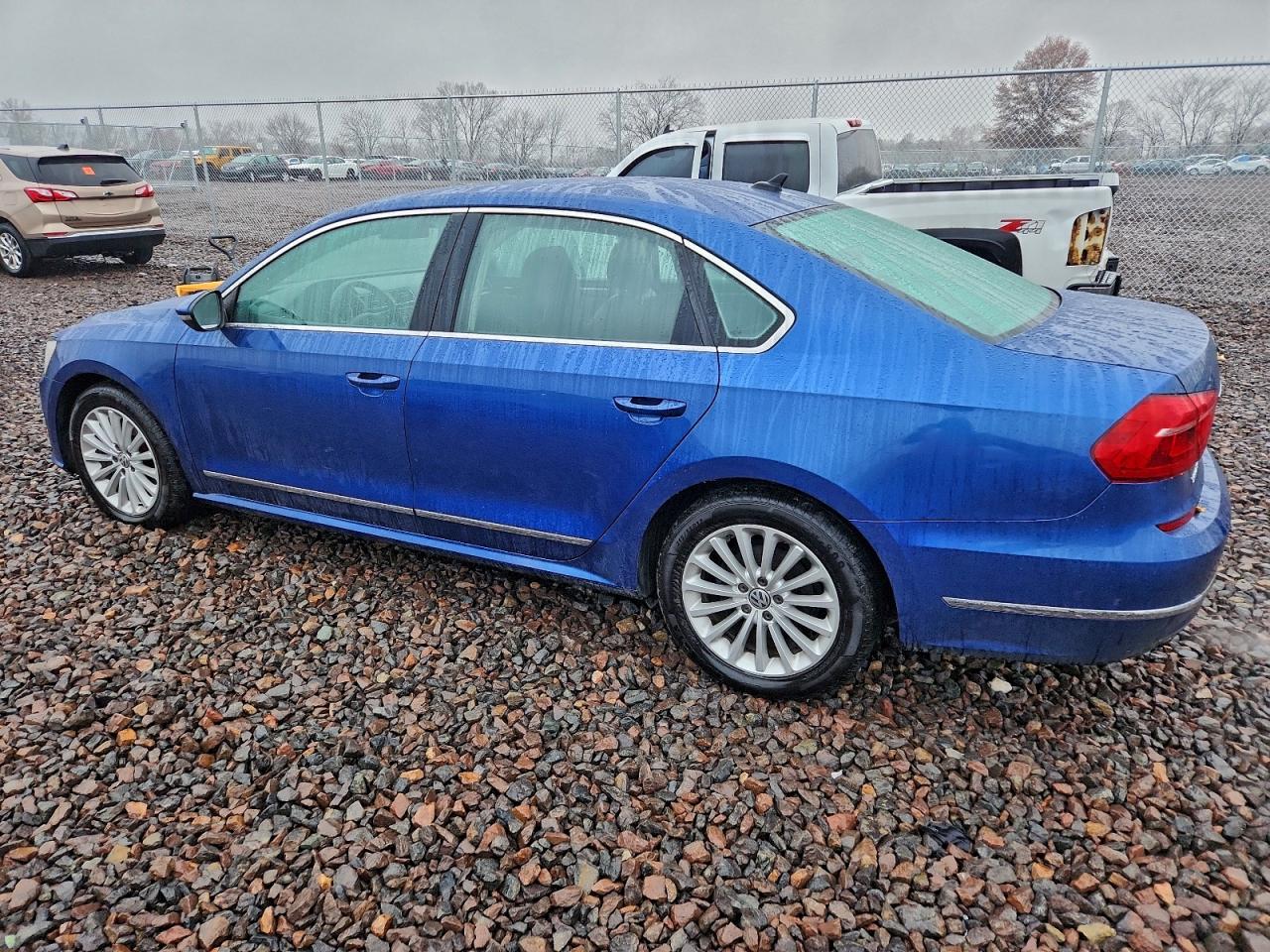 VOLKSWAGEN PASSAT SE