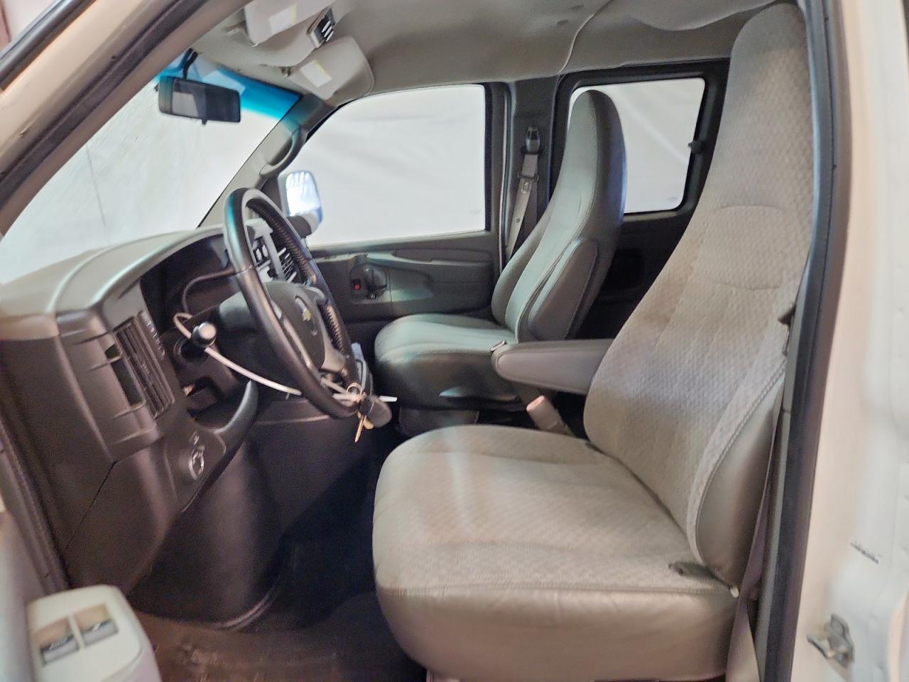 CHEVROLET EXPRESS LT