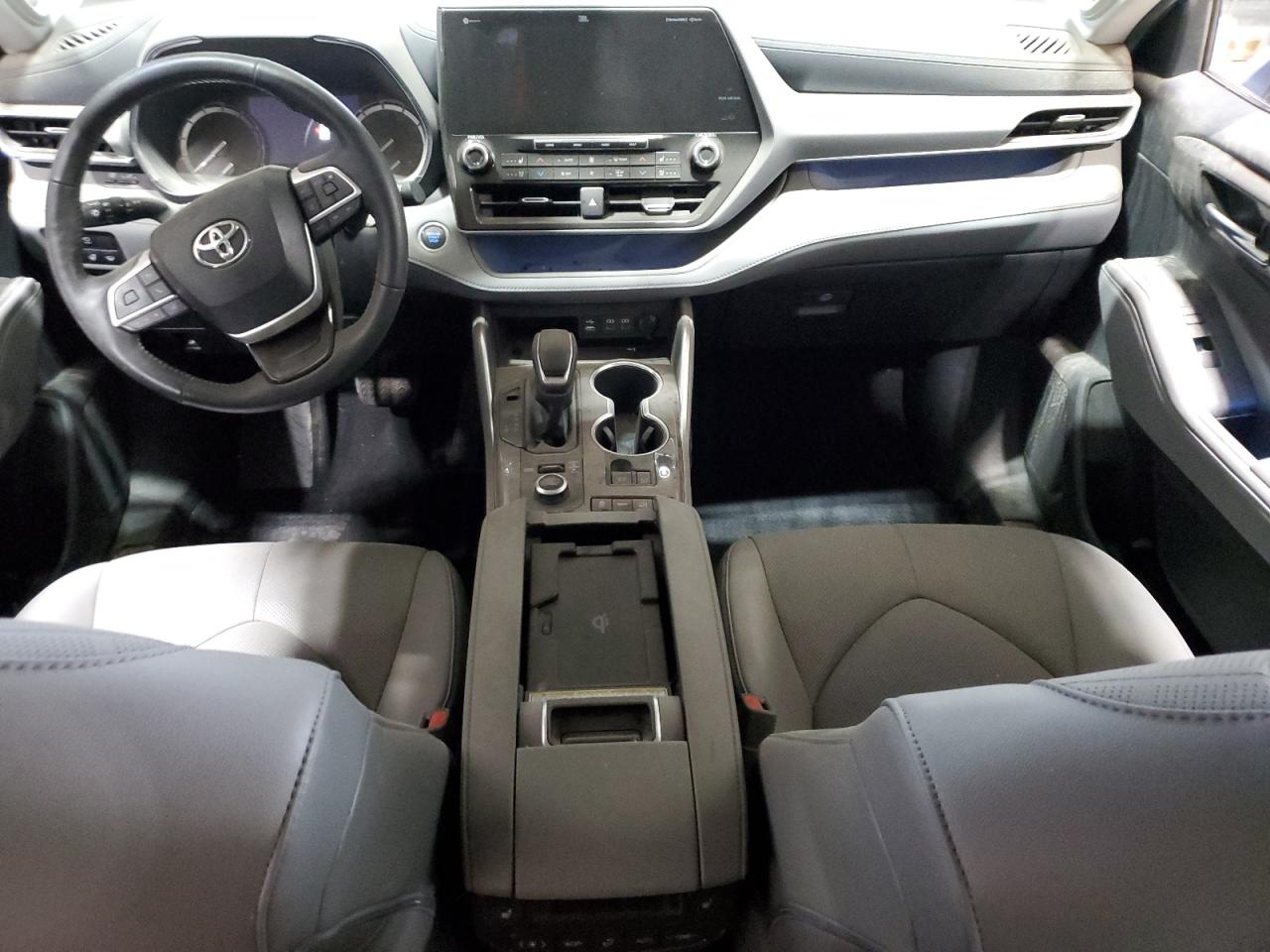 TOYOTA HIGHLANDER PLATINUM