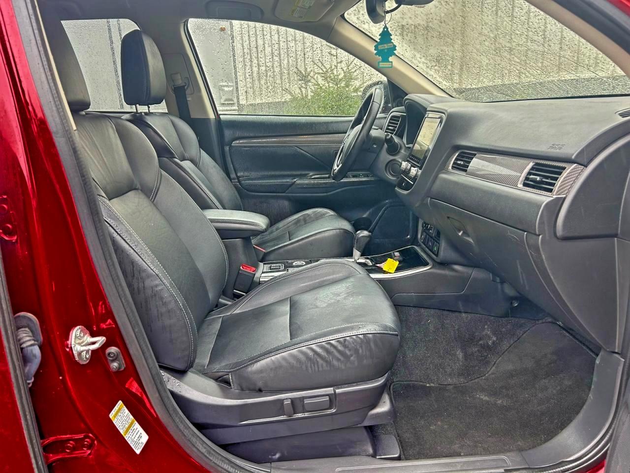 MITSUBISHI OUTLANDER SE