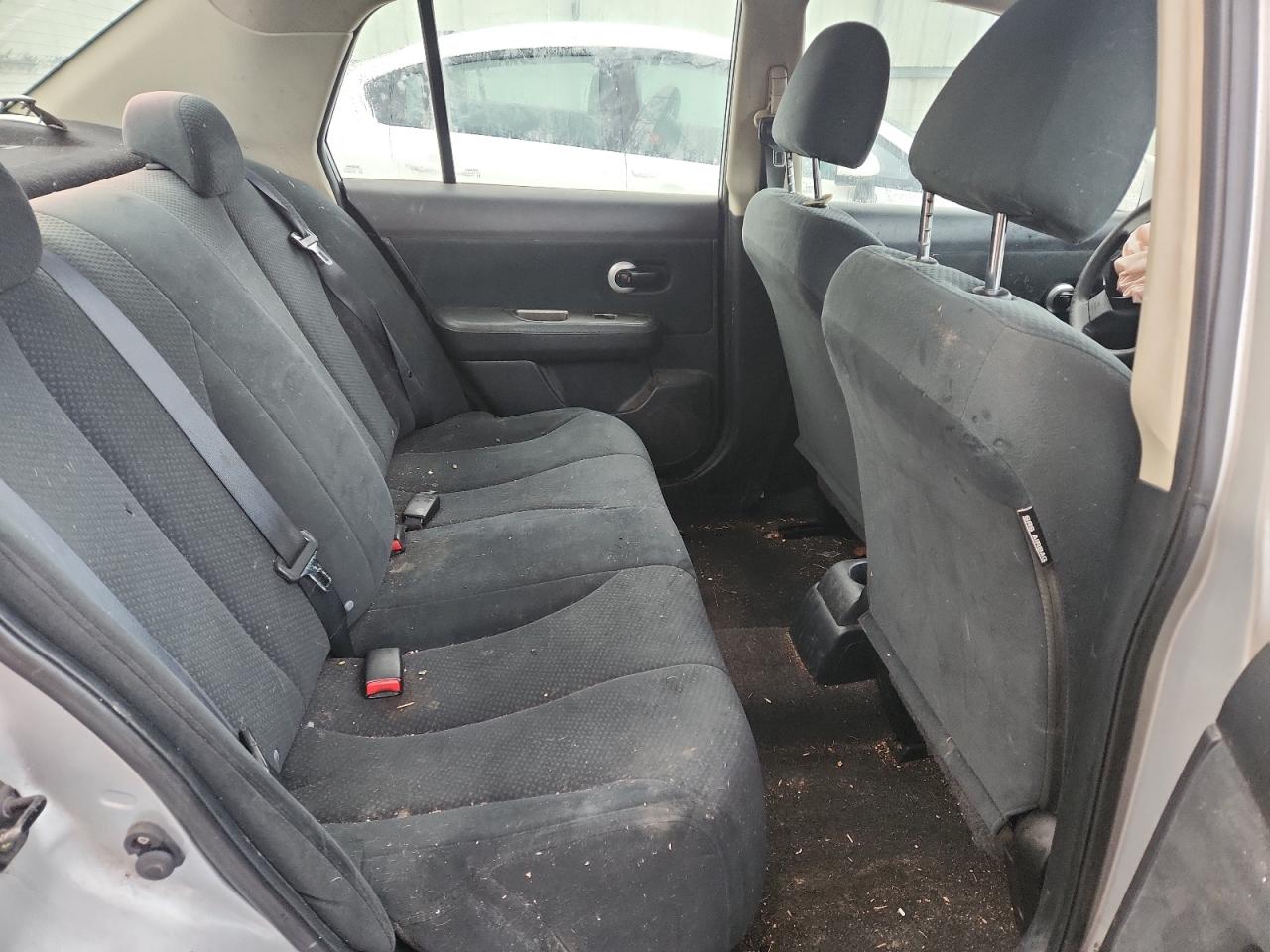 NISSAN VERSA S