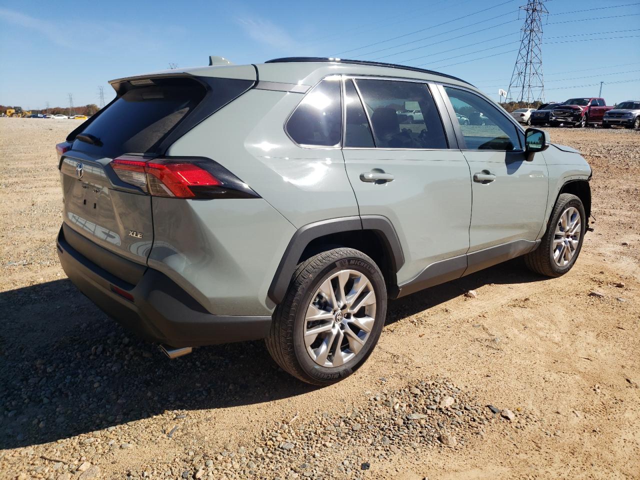 TOYOTA RAV4 XLE PREMIUM