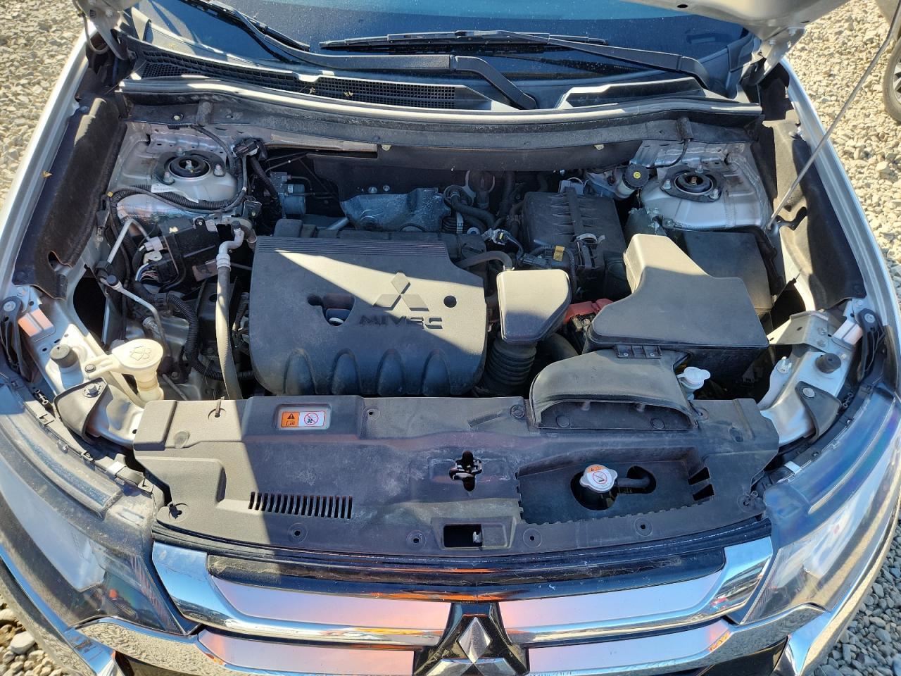 MITSUBISHI OUTLANDER SE