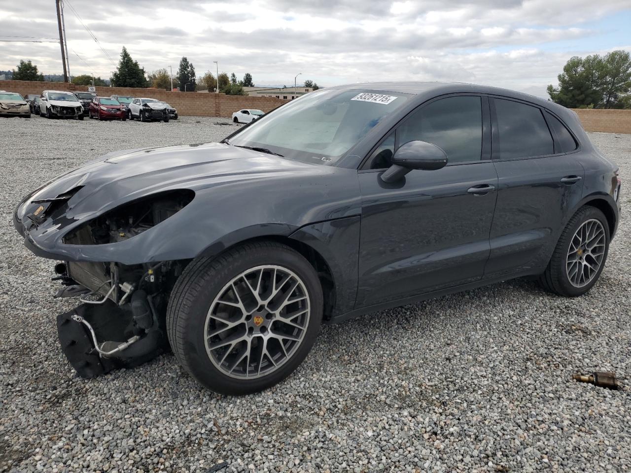 PORSCHE MACAN
