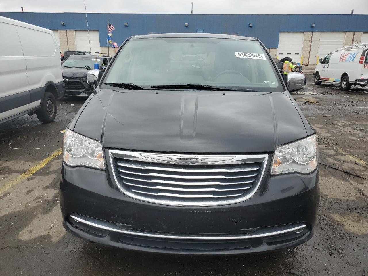 CHRYSLER TOWN & COUNTRY TOURING L