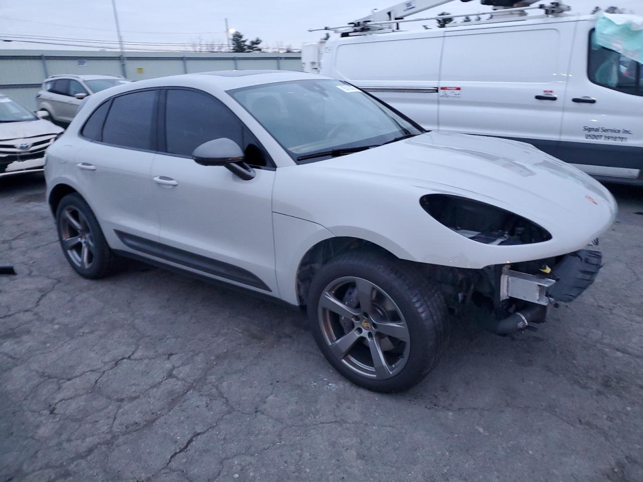 PORSCHE MACAN BASE