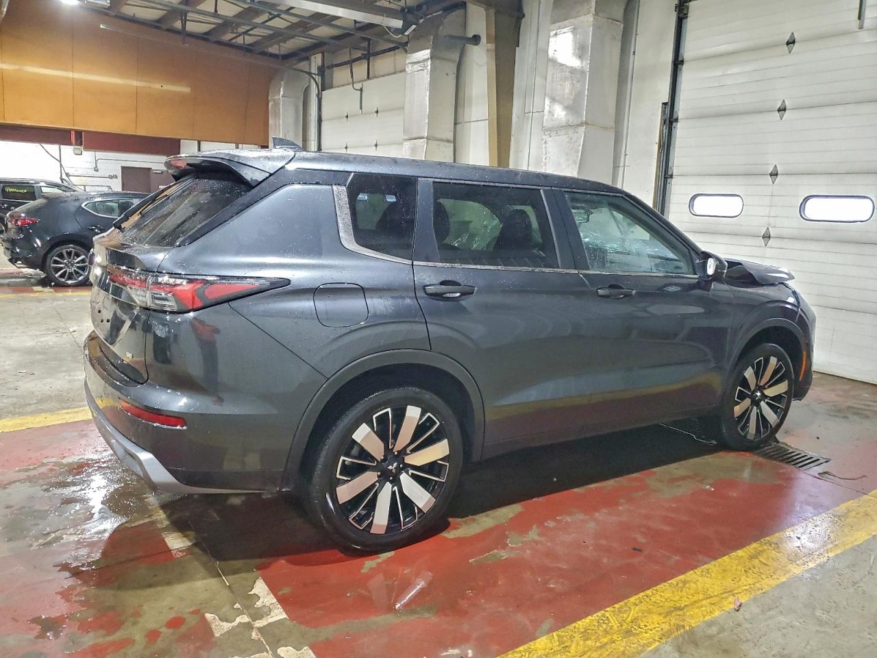 MITSUBISHI OUTLANDER SE