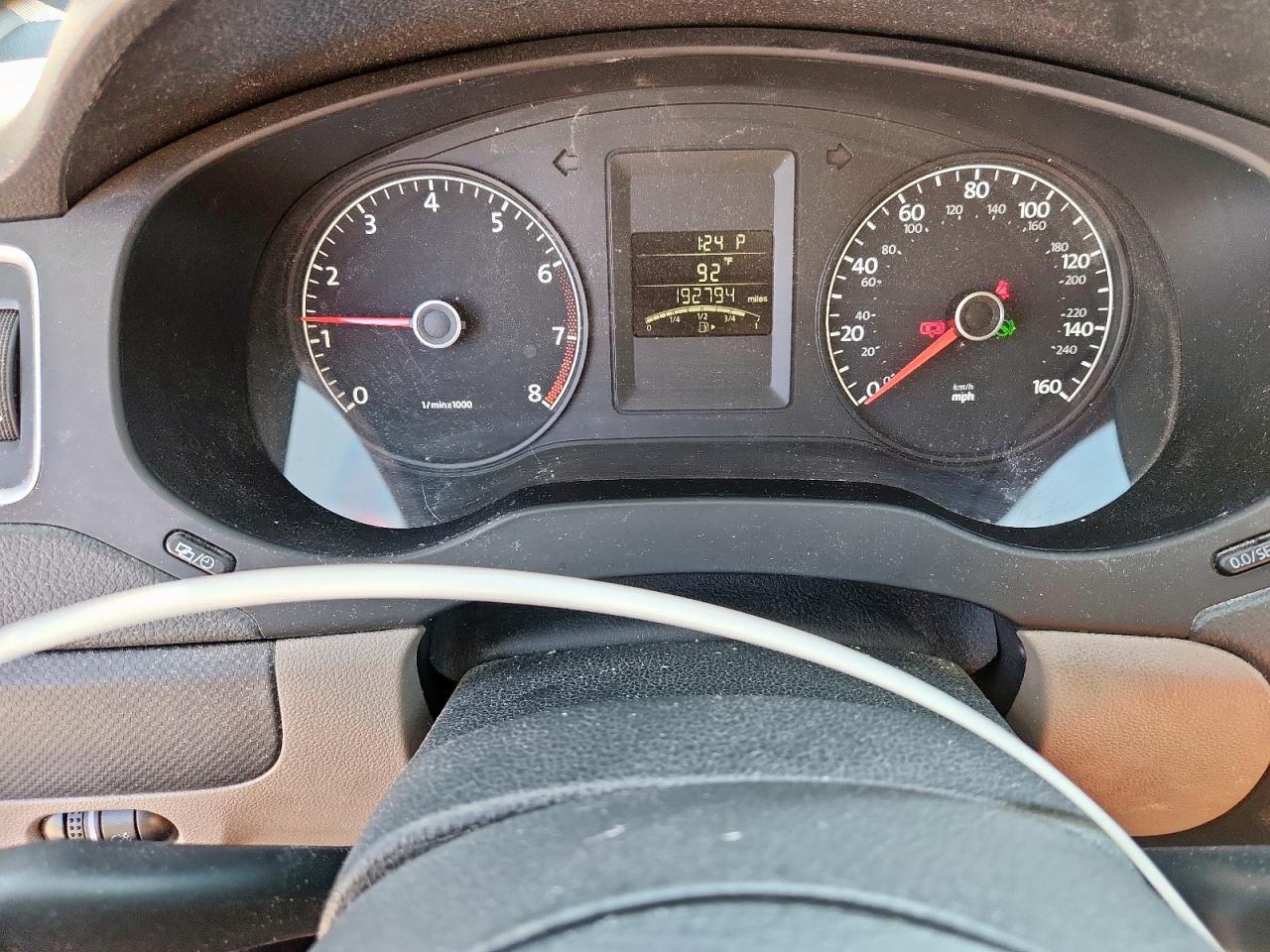 VOLKSWAGEN JETTA BASE