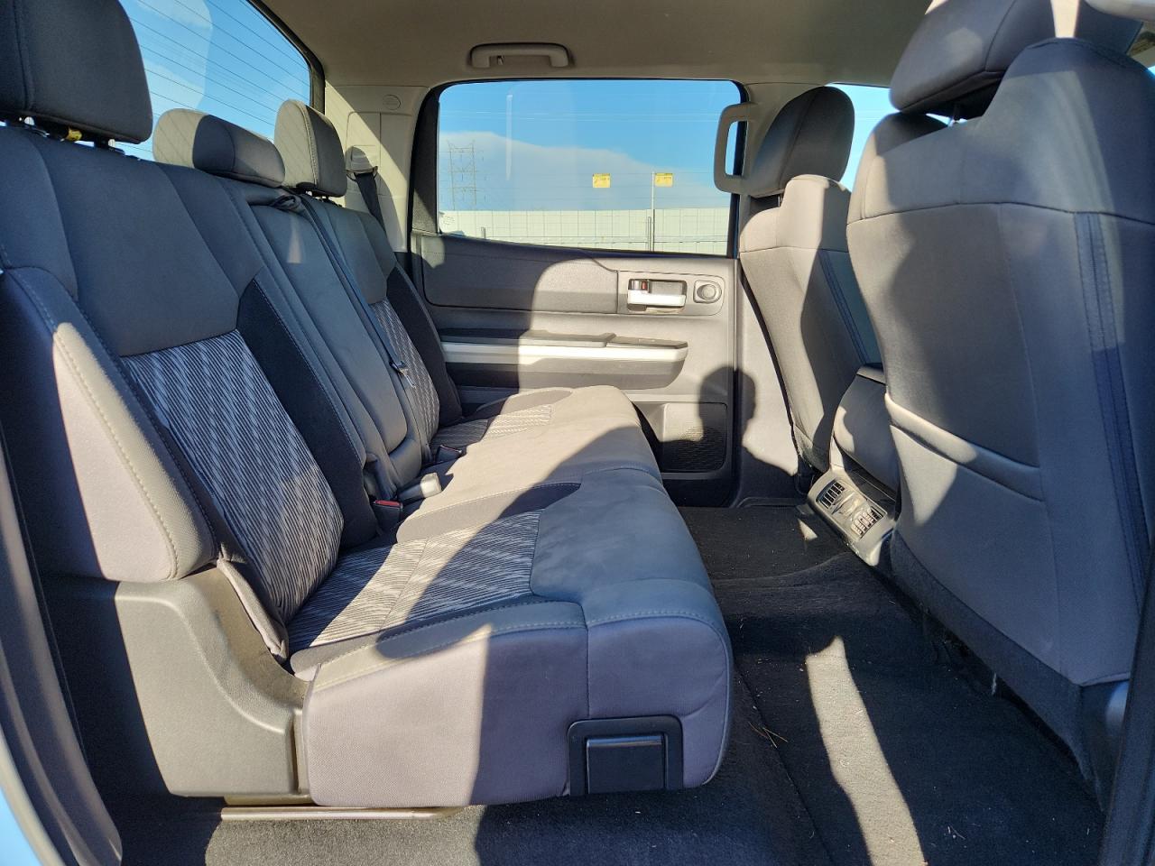 TOYOTA TUNDRA CREWMAX SR5