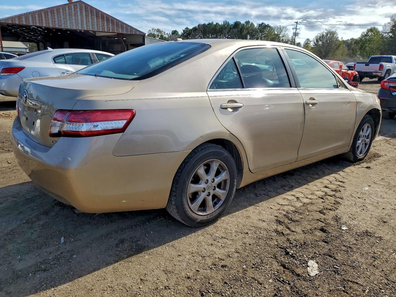 TOYOTA CAMRY BASE