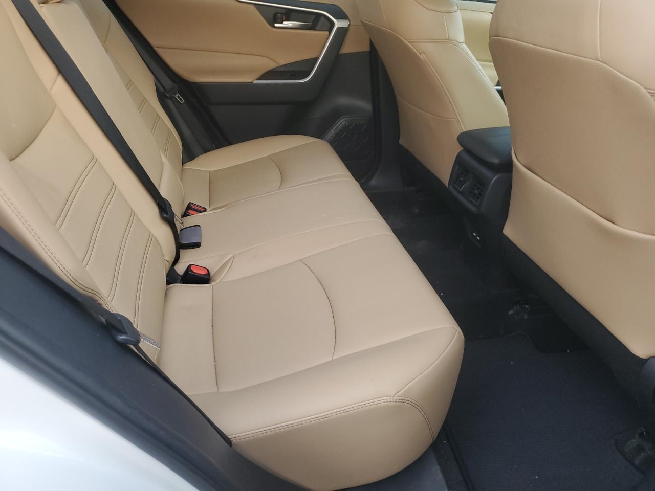 TOYOTA RAV4 XLE PREMIUM