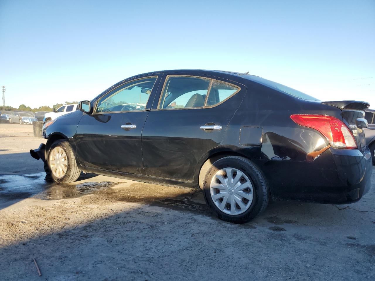 NISSAN VERSA S