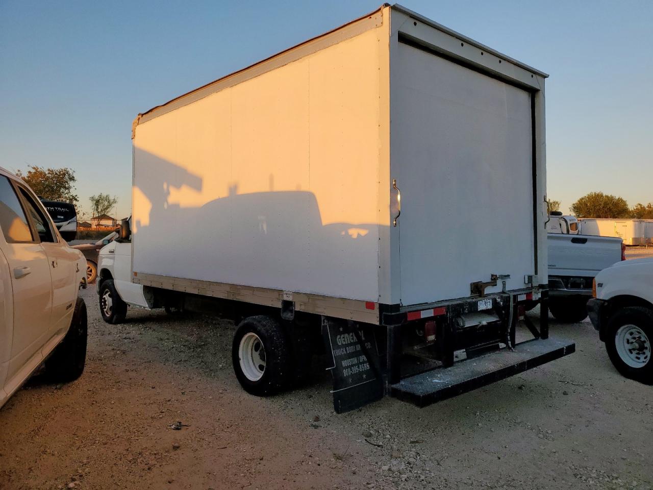 Lot #3296929830 2019 FORD E450