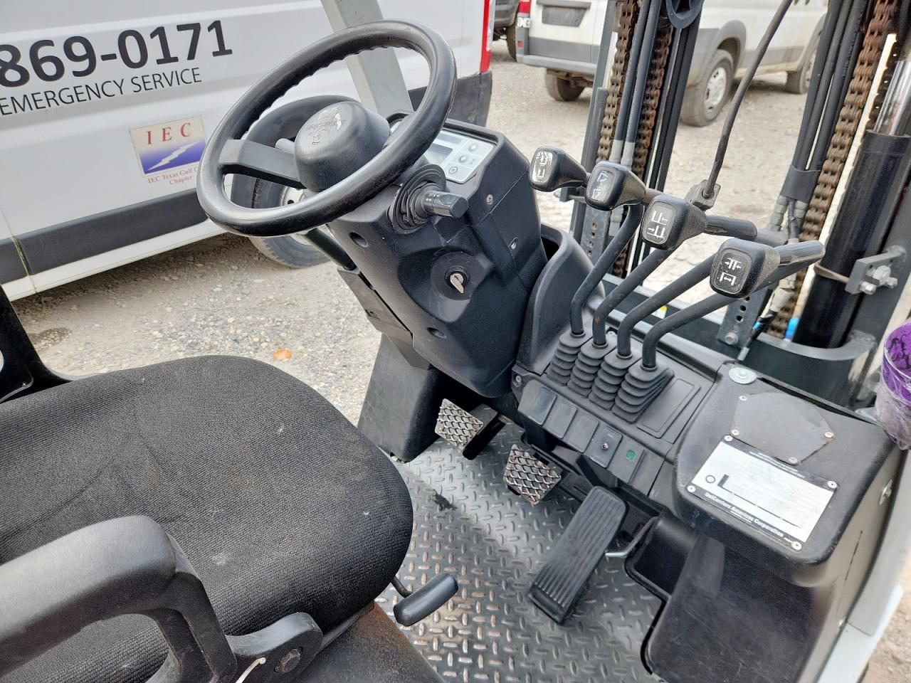 Lot #3304635943 2014 NISS FORKLIFT