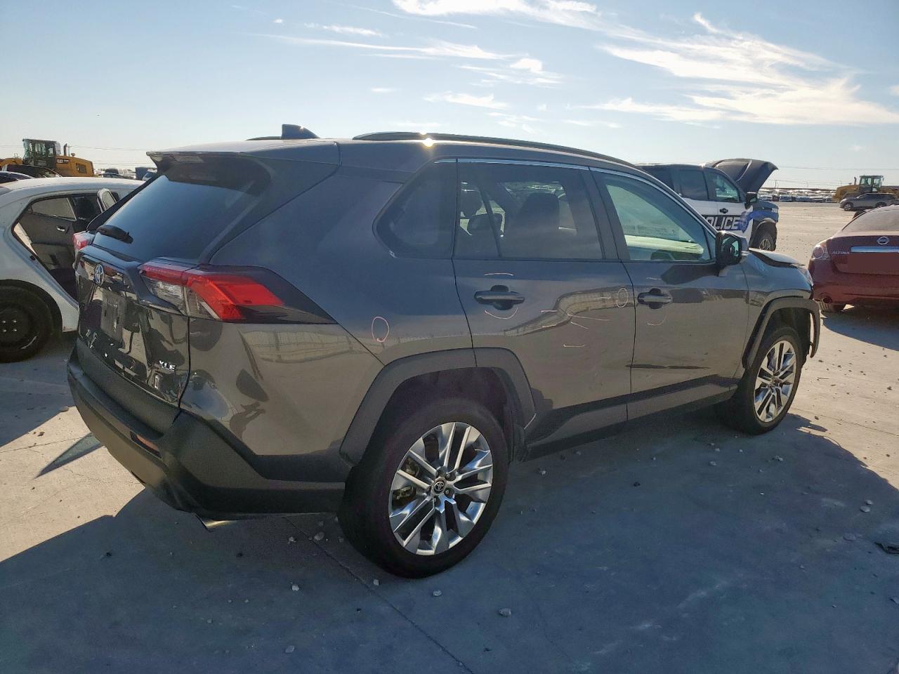 TOYOTA RAV4 XLE PREMIUM