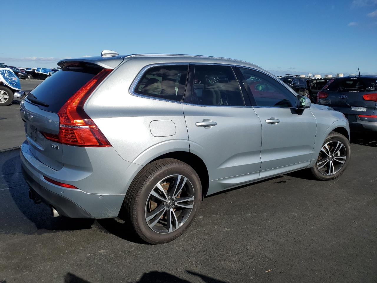 VOLVO XC60 T5 MOMENTUM