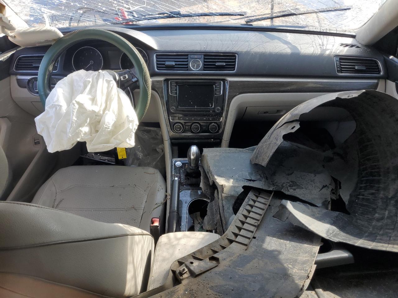 VOLKSWAGEN PASSAT SE