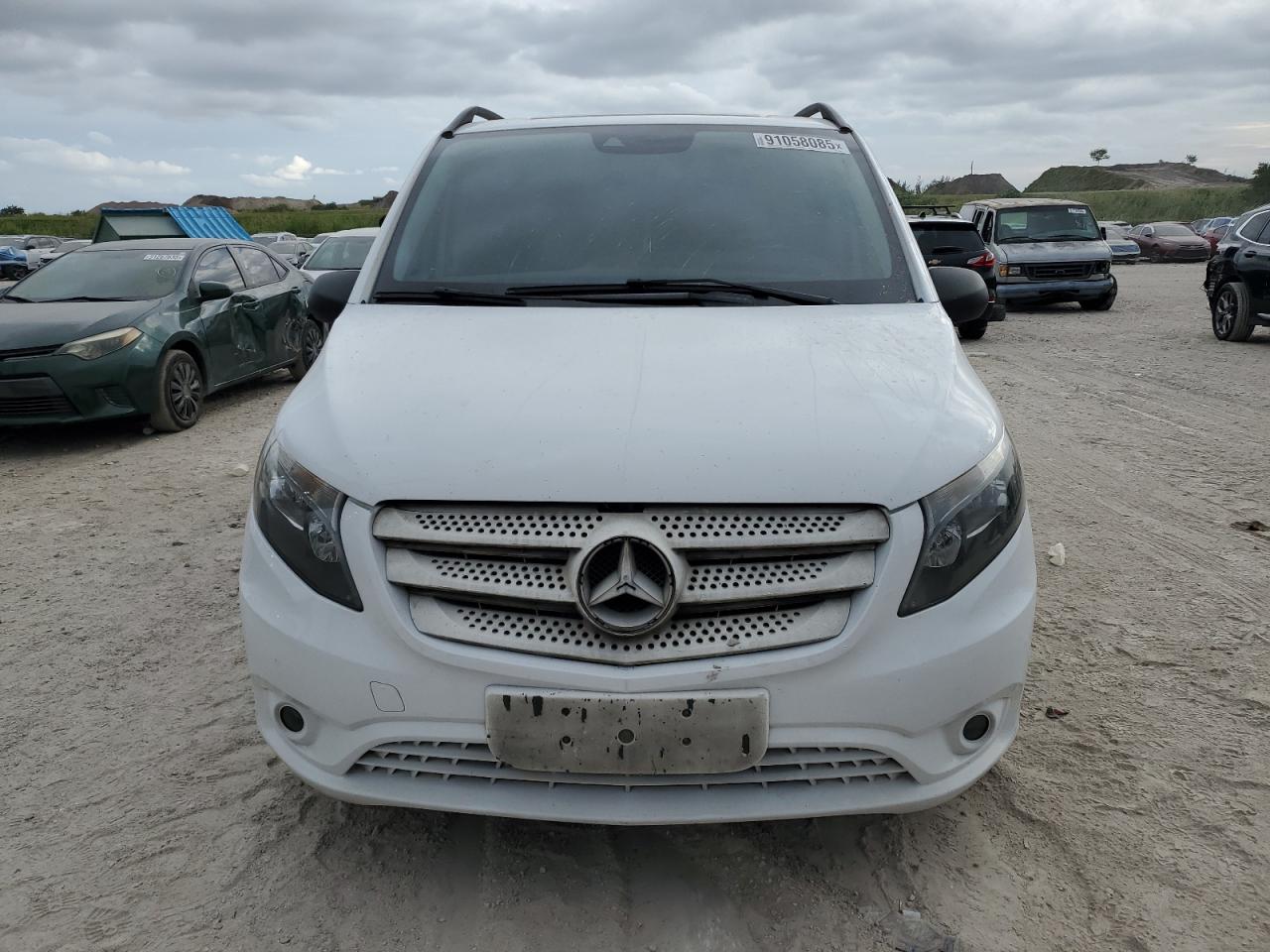 MERCEDES-BENZ METRIS